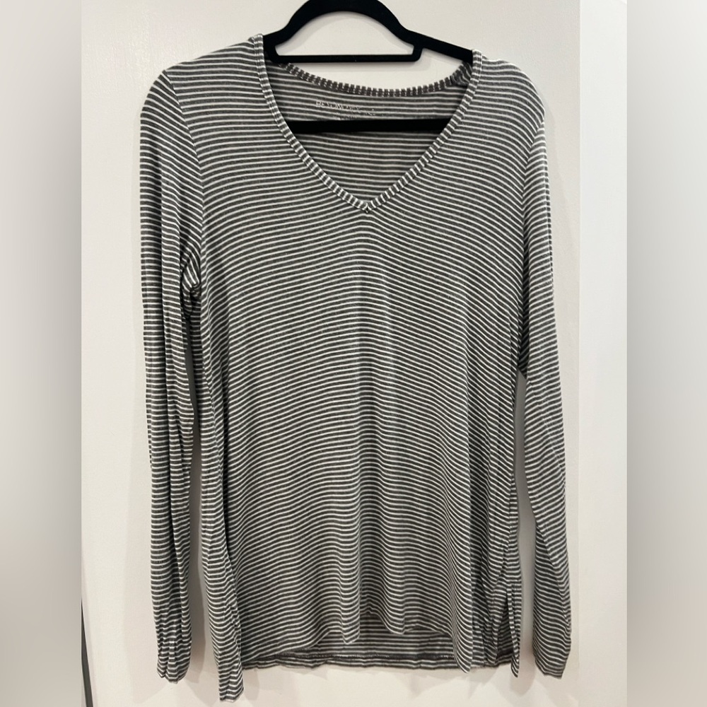 Women’s Alo long sleeve grey and white shirt small